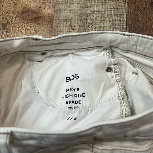 BDG | Women's Beige Super High Rise Bootie Spade Pin Up Shorts Sz 27 - Picture 3 of 4